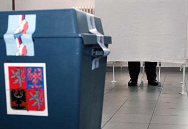 Ústavní soud odmítl stížnost dívky, která chtěla k volbám, i když jí nebylo 18 let.