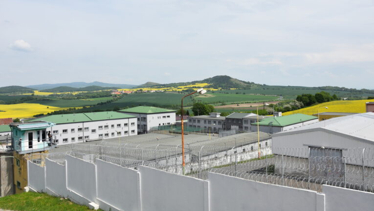Věznice Bělušice, odkud se chce vězeň dostat na Mírov. Foto: Vězeňská služba