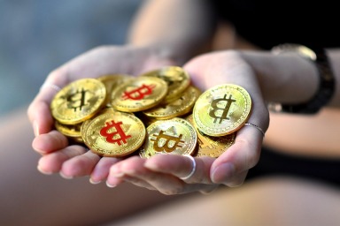 bitcoiny v rukou