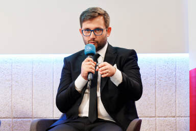 Tax Manager společnosti Apogeo Daniel Vladyka na konferenci Právo a daně. Foto: Radek Čepelák