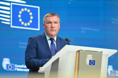 evropský komisař Michael McGrath
