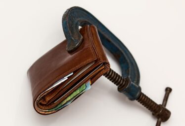 peněženka ve svěráku