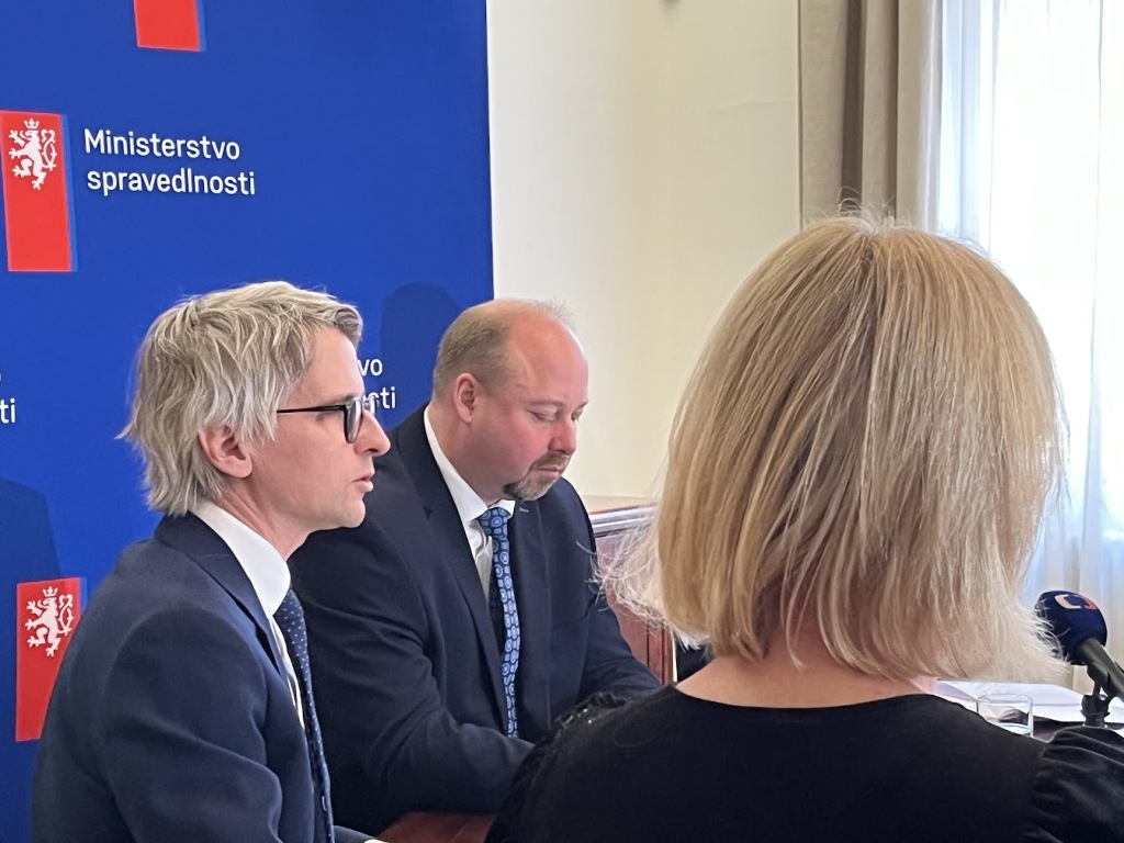 Zmocněnec Petr Konůpka a miistr spravedlnosti Jeroným Tejc. Foto: Irena Válová