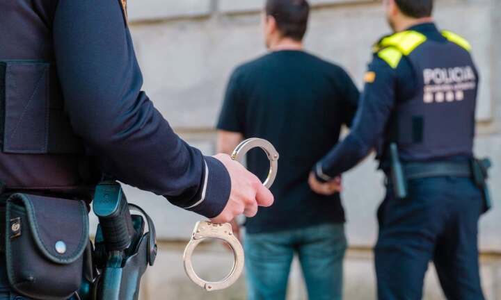 policie zatýkání