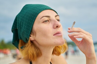 dívka cigareta