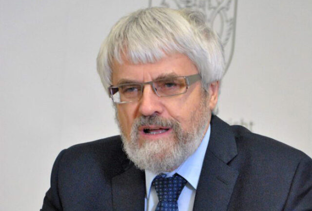 Ústavní soudce Pavel Šámal - fotka ořez