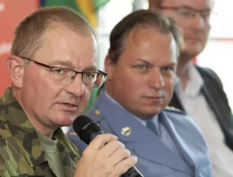 důstojníci mikrofon kvantové počítače