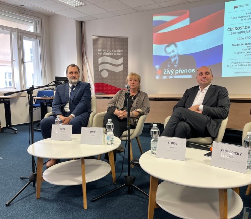 Převzetí justice novým režimem komentovali Ivana Janů, Vojtěch Cepl a Karel Šimka. Foto: Irena Válová