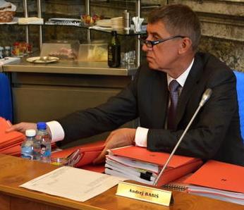 Ministr Andrej Babiš, střet zájmů a debakl v debatě
