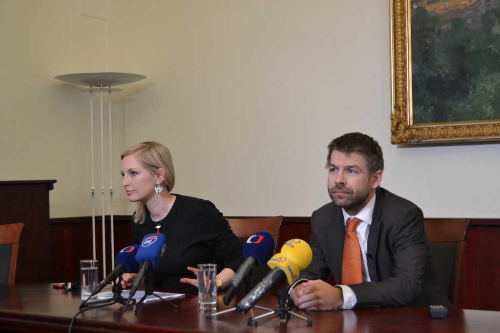 Ministr Pelikán a jeho mluvčí Tereza Schejbalová foto: Eva Paseková