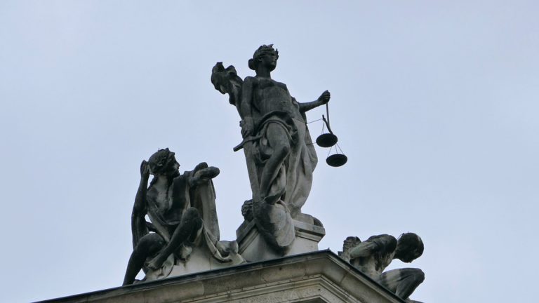 Recenze: Zákon o soudech a soudcích – komentář